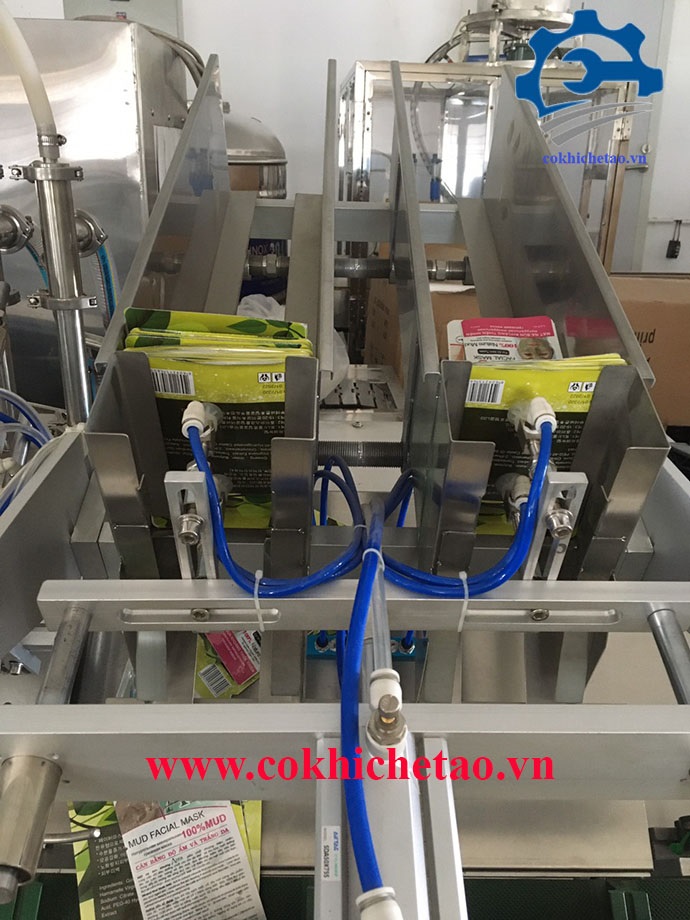 máy chiết rót có cánh khuấy