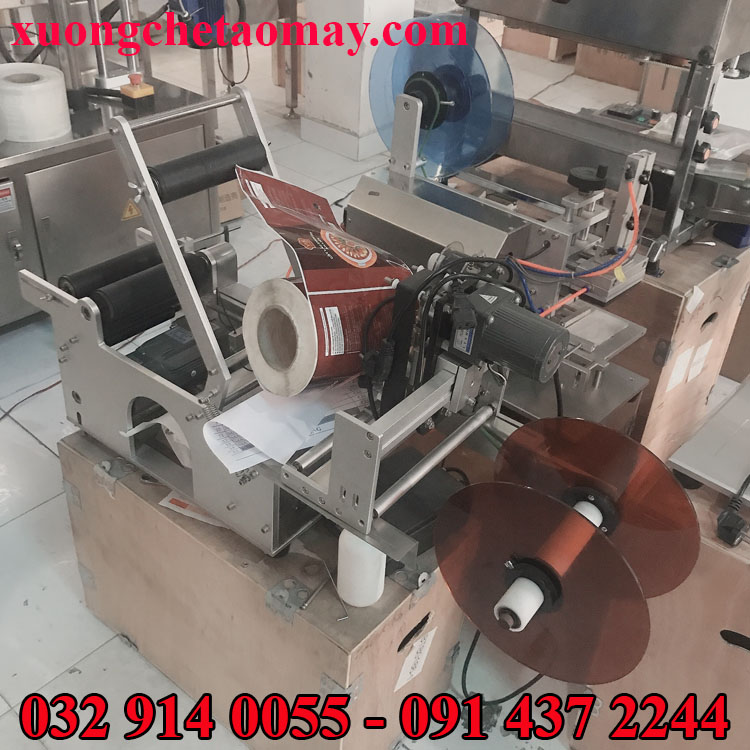 Máy dán nhãn decal chai tròn bán tự động
